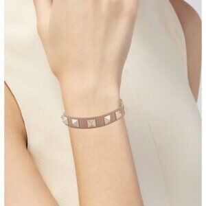 Rockstud Bracelet Poudre Pink Leather gold studs